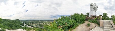 панорама памятник Артему в Святогорске